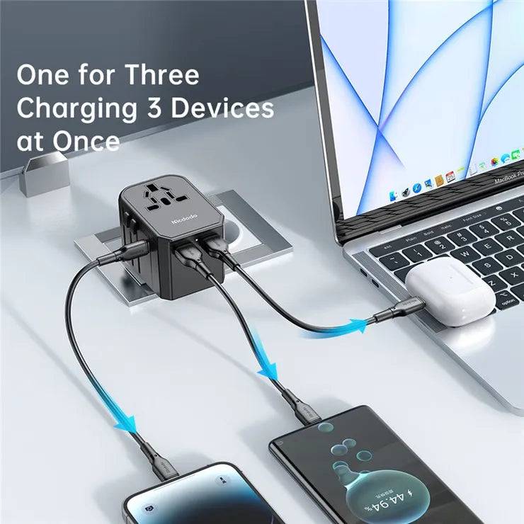 MCDODO CP-4290 PD 33W Travel Charger Adapter with 2 USB-A, Type-C, 2-in-1 Universal Wall Charger + Socket (Black) - TQ STORE